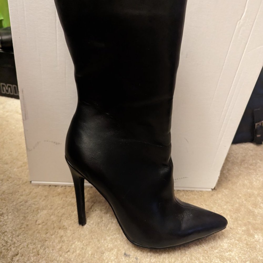 Brand new never worn womens size 9 heeled boot